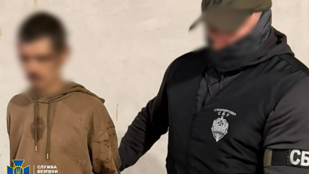 Ουκρανία: Συνελήφθη Ρώσος για τη δολοφονία πέντε στρατιωτών – Φέρεται να τους πυροβόλησε φορώντας πολιτικά 2 Ουκρανία: Συνελήφθη Ρώσος για τη δολοφονία πέντε στρατιωτών – Φέρεται να τους πυροβόλησε φορώντας πολιτικά