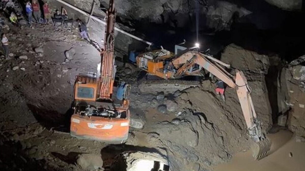 Κολομβία: Τουλάχιστον 14 νεκροί και 7 τραυματίες από κατολίσθηση σε παράνομο χρυσωρυχείο – Δείτε βίντεο 1 Κολομβία: Τουλάχιστον 14 νεκροί και 7 τραυματίες από κατολίσθηση σε παράνομο χρυσωρυχείο – Δείτε βίντεο