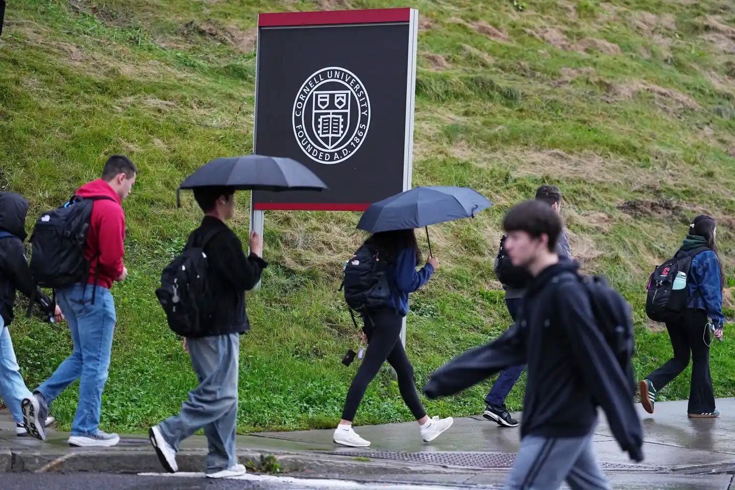 Πανεπιστήμιο Κορνέλ: Η υπόθεση ομαδικού βιασμού που έγινε εθνικό σκάνδαλο στις ΗΠΑ – Νέο #MeToo το «Είμαι η Jane Done»