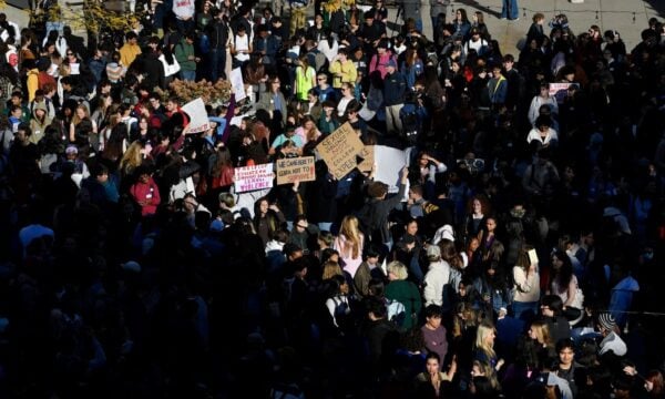 Πανεπιστήμιο Κορνέλ: Μαζική φοιτητική πορεία για την υπόθεση ομαδικού βιασμού – Για τους κατηγορούμενους ζητούν «ποινές φυλάκισης, όχι εκθέσεις ιδεών»