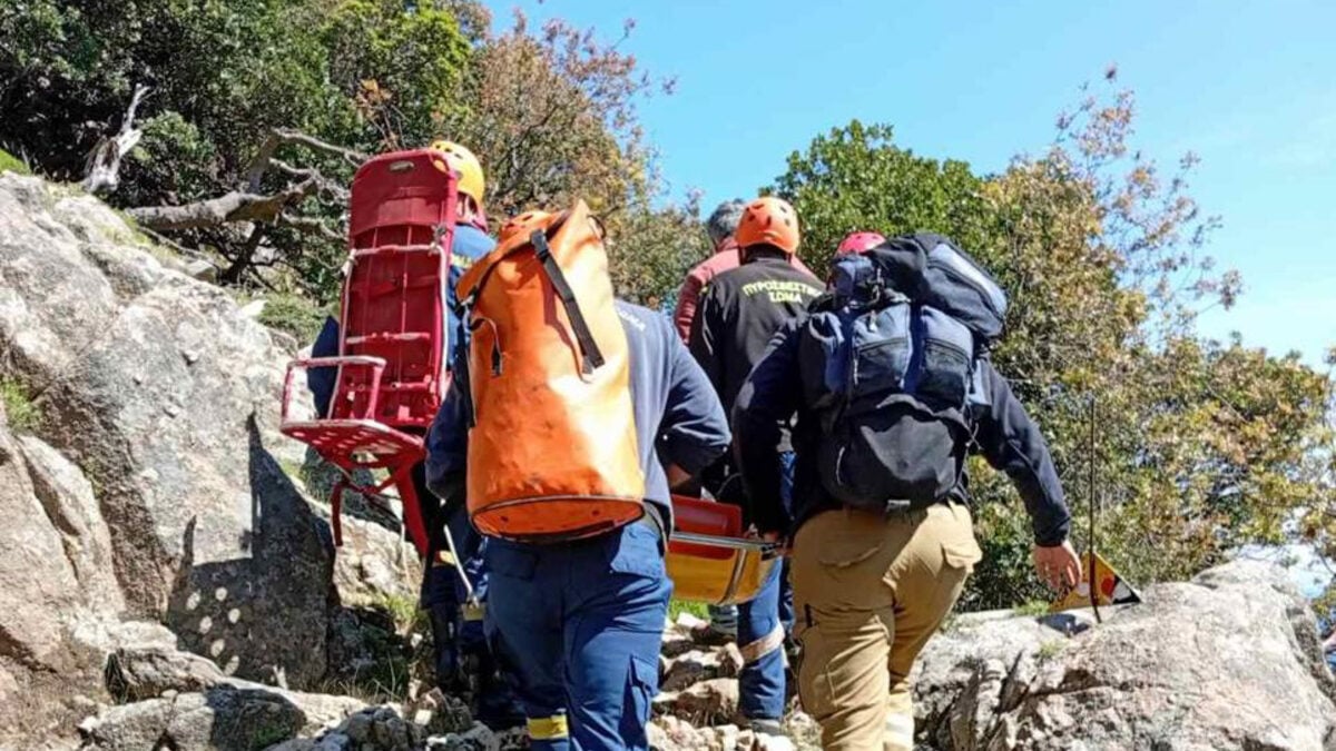 Κόρινθος: 42χρονος κατέρρευσε ενώ έκανε πεζοπορία – Διακομίστηκε χωρίς τις αισθήσεις του στο νοσοκομείο 1 Κόρινθος: 42χρονος κατέρρευσε ενώ έκανε πεζοπορία – Διακομίστηκε χωρίς τις αισθήσεις του στο νοσοκομείο