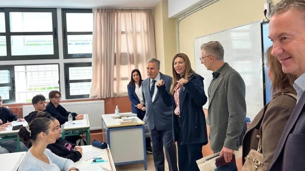 Στο Ωνάσειο Γυμνάσιο και Λύκειο Κολωνού βρέθηκαν Ζαχαράκη, Σκέρτσος και Παπαδημητρίου 1 Στο Ωνάσειο Γυμνάσιο και Λύκειο Κολωνού βρέθηκαν Ζαχαράκη, Σκέρτσος και Παπαδημητρίου