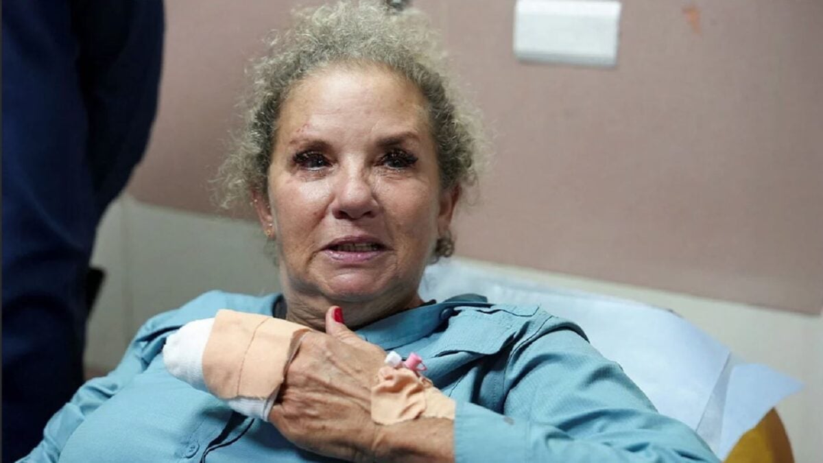 Δυτική Όχθη: Ισραηλινοί έποικοι χτύπησαν επί 10 λεπτά φωτογράφο της Washington Post και έκαψαν παλαιστινιακές ελιές – «Με κλωτσούσαν ασταμάτητα» 2 Δυτική Όχθη: Ισραηλινοί έποικοι χτύπησαν επί 10 λεπτά φωτογράφο της Washington Post και έκαψαν παλαιστινιακές ελιές – «Με κλωτσούσαν ασταμάτητα»