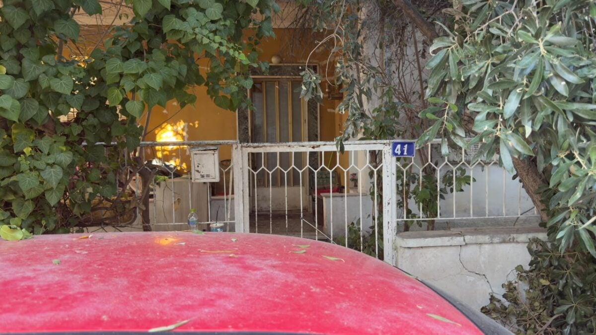 Δολοφονία στο Μενίδι: «Ακούσαμε φωνές, ο 62χρονος μας είπε να καλέσουμε ασθενοφόρο γιατί η μητέρα του δεν ήταν καλά» 7 Δολοφονία στο Μενίδι: «Ακούσαμε φωνές, ο 62χρονος μας είπε να καλέσουμε ασθενοφόρο γιατί η μητέρα του δεν ήταν καλά»