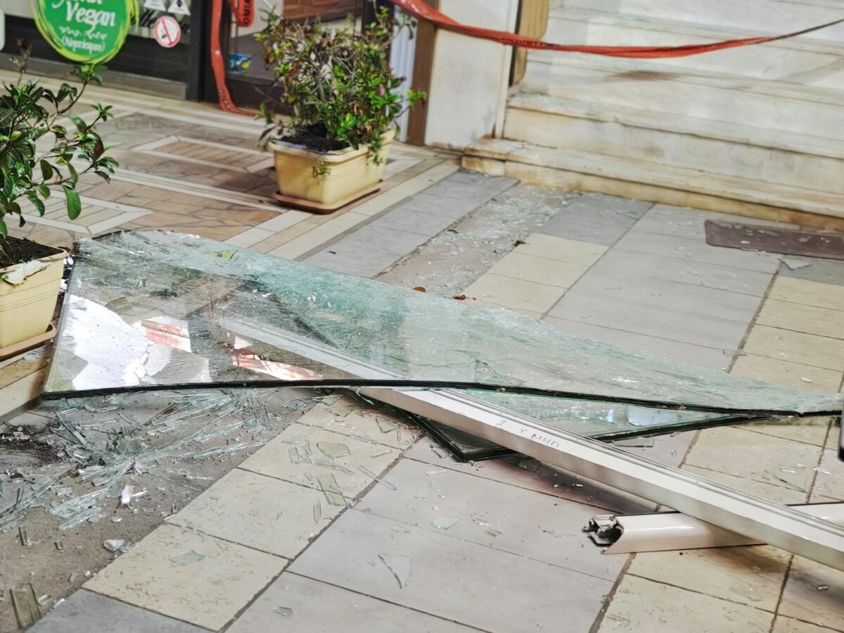 Ζωγράφου: Έκρηξη σε διαμέρισμα από γκαζάκι καφέ – Στο νοσοκομείο δύο άτομα 9 Ζωγράφου: Έκρηξη σε διαμέρισμα από γκαζάκι καφέ – Στο νοσοκομείο δύο άτομα