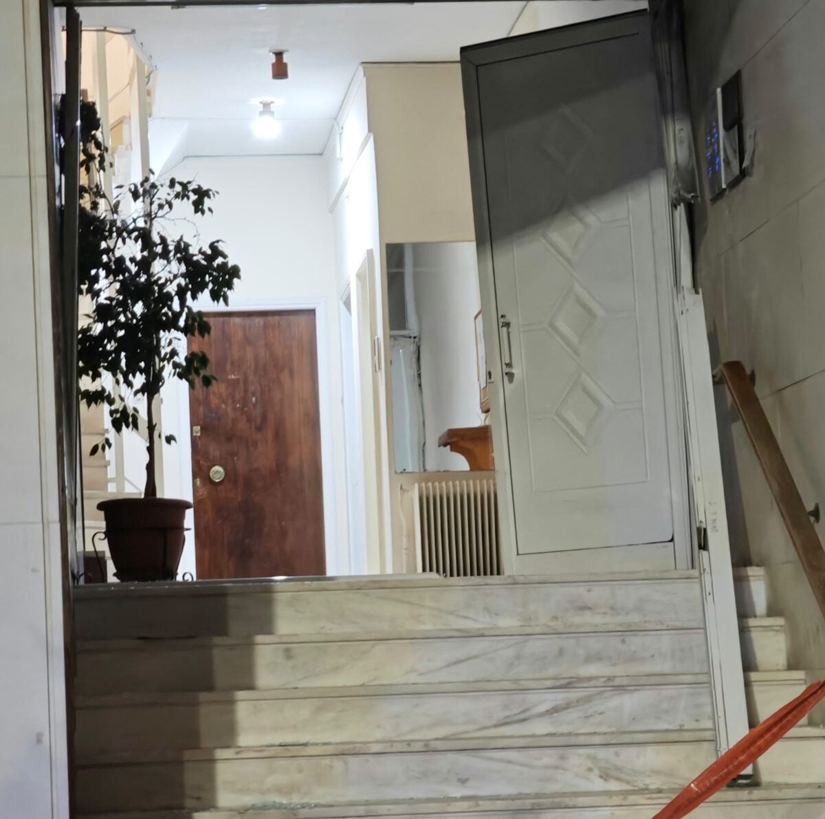 Ζωγράφου: Έκρηξη σε διαμέρισμα από γκαζάκι καφέ – Στο νοσοκομείο δύο άτομα 8 Ζωγράφου: Έκρηξη σε διαμέρισμα από γκαζάκι καφέ – Στο νοσοκομείο δύο άτομα