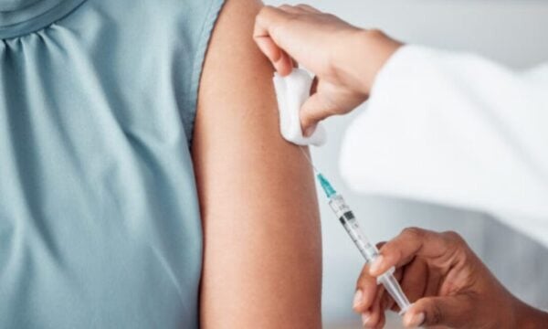 Αντιγριπικό εμβόλιο: Οι ομάδες που προηγούνται στον εμβολιασμό – Οι οδηγίες του υπουργείου Υγείας