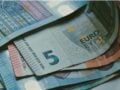 ΟΠΕΚΑ: Έως 750 ευρώ κάθε μήνα για ανάδοχους γονείς – Ποιοι δικαιούνται την ενίσχυση και πώς την παίρνουν