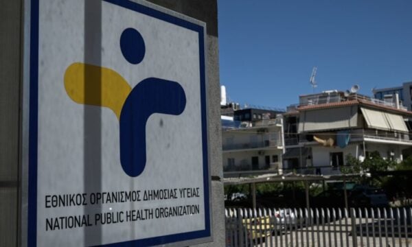 ΕΟΔΥ: Αυξάνονται οι λοιμώξεις του αναπνευστικού – 114 νέες εισαγωγές με COVID-19 και 52 με γρίπη