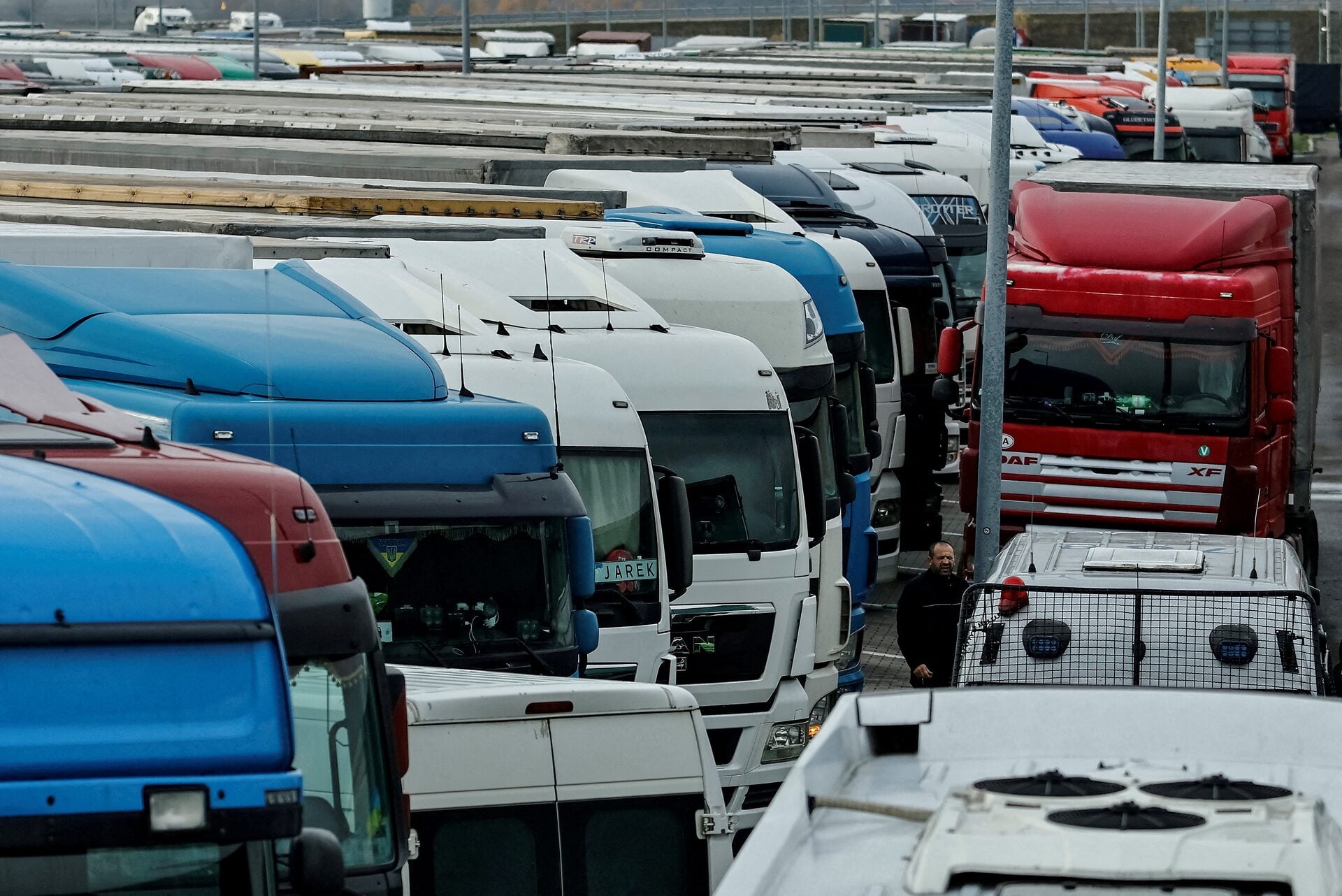 Ενεργειακό σοκ στην Ευρώπη: Η απειλή Τραμπ για μπλόκο στο ντίζελ πιέζει τους μεταφορείς – «Ό,τι υπάρχει στο ράφι θα κοστίζει περισσότερο» 9 Ενεργειακό σοκ στην Ευρώπη: Η απειλή Τραμπ για μπλόκο στο ντίζελ πιέζει τους μεταφορείς – «Ό,τι υπάρχει στο ράφι θα κοστίζει περισσότερο»