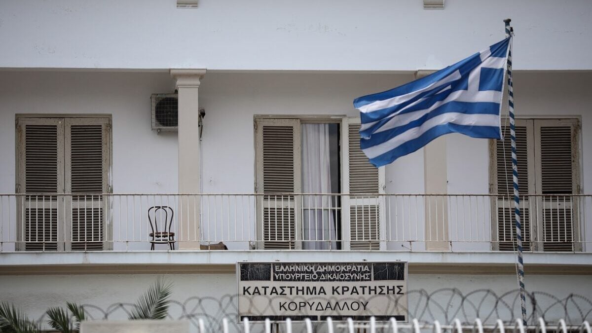 Φυλακές Κορυδαλλού: Στο ίδιο κελί ο Λιόλιος και ο 58χρονος γιατρός που κατηγορείται για τον θάνατο Μαζωνάκη 1 Φυλακές Κορυδαλλού: Στο ίδιο κελί ο Λιόλιος και ο 58χρονος γιατρός που κατηγορείται για τον θάνατο Μαζωνάκη