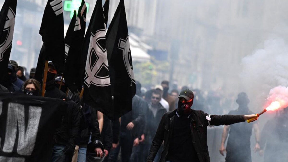 Γαλλία: Μετά τη φονική ρατσιστική επίθεση στην Τραπ, μπλόκο σε συνέδριο της ριζοσπαστικής ακροδεξιάς για την «επαναμετανάστευση» 1 Γαλλία: Μετά τη φονική ρατσιστική επίθεση στην Τραπ, μπλόκο σε συνέδριο της ριζοσπαστικής ακροδεξιάς για την «επαναμετανάστευση»