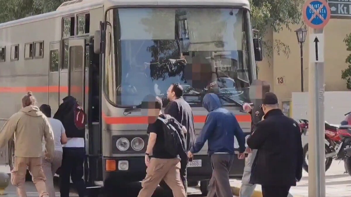 Φίλιππος Καμπούρης: Πήρε προθεσμία να απολογηθεί την Κυριακή και παραμένει κρατούμενος 1 Φίλιππος Καμπούρης: Πήρε προθεσμία να απολογηθεί την Κυριακή και παραμένει κρατούμενος