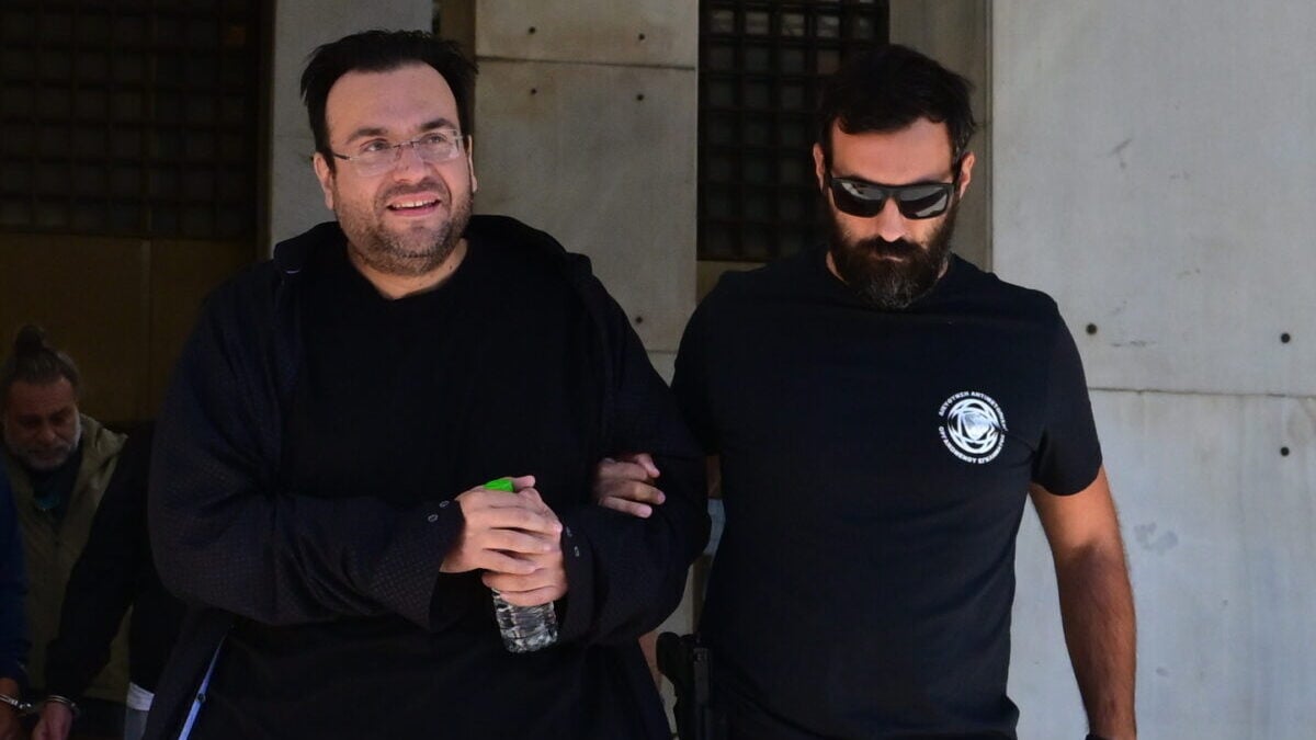 Φίλιππος Καμπούρης: Εσπευσμένα στο «Γεννηματάς» αφού λιποθύμησε στα κρατητήρια 1 Φίλιππος Καμπούρης: Εσπευσμένα στο «Γεννηματάς» αφού λιποθύμησε στα κρατητήρια