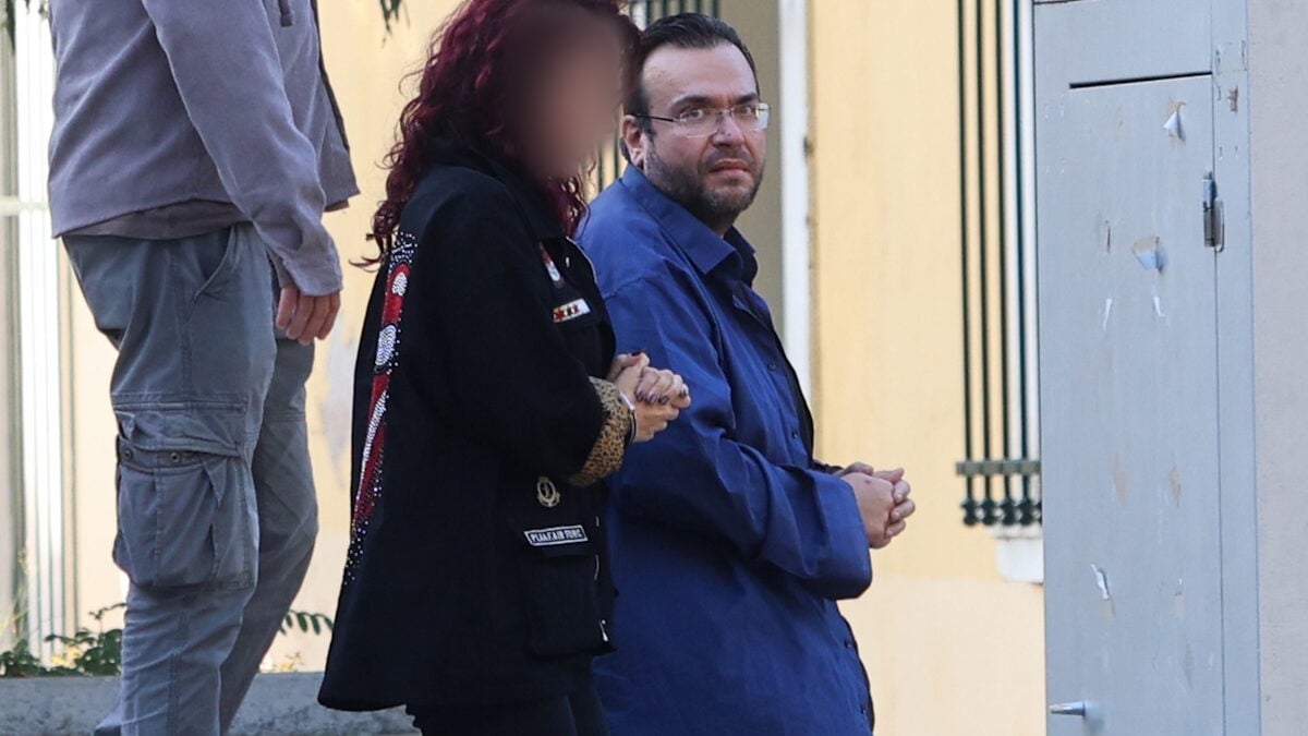 Φίλιππος Καμπούρης: «Πινγκ πονγκ» ευθυνών για το κύκλωμα που έκλεβε το Δημόσιο – Αλληλοκατηγορούνται σύζυγος και λογιστές 1 Φίλιππος Καμπούρης: «Πινγκ πονγκ» ευθυνών για το κύκλωμα που έκλεβε το Δημόσιο – Αλληλοκατηγορούνται σύζυγος και λογιστές