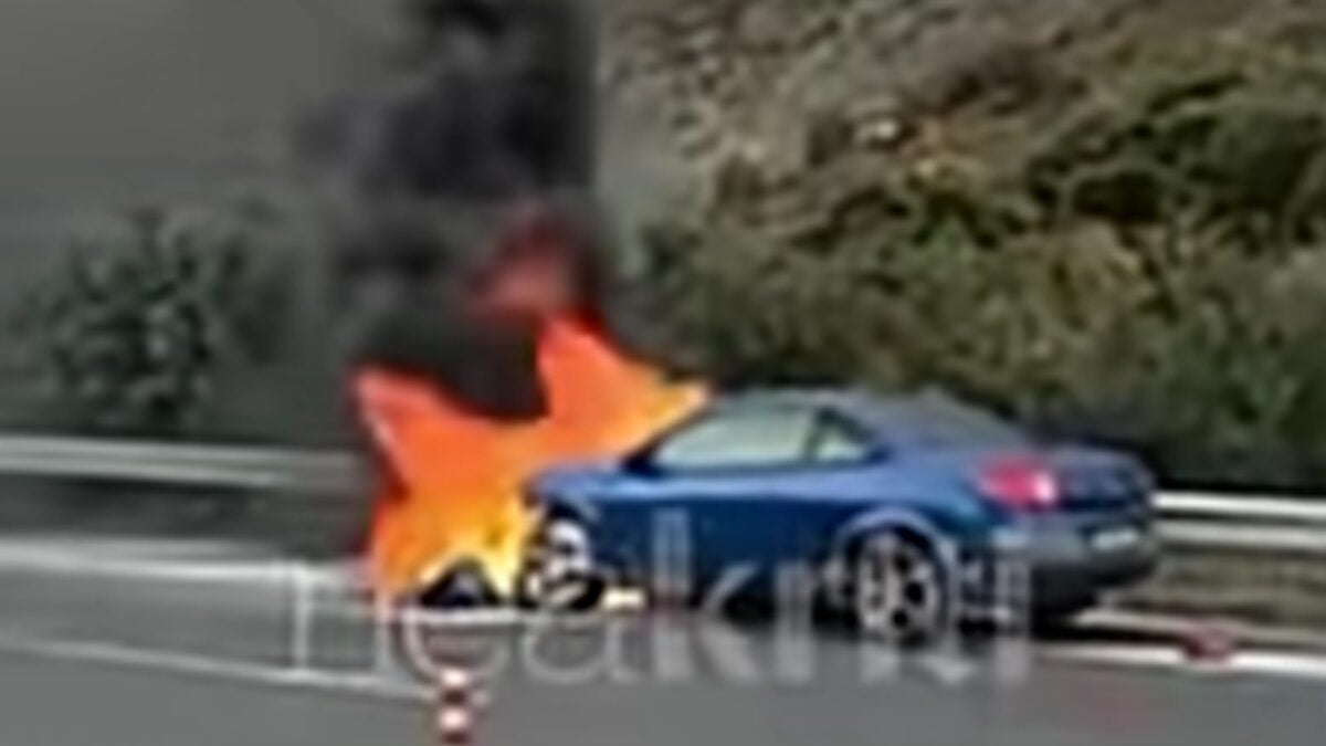 ΒΟΑΚ: Αυτοκίνητο οικογένειας με μικρά παιδιά τυλίχθηκε στις φλόγες ενώ κινούνταν 4 ΒΟΑΚ: Αυτοκίνητο οικογένειας με μικρά παιδιά τυλίχθηκε στις φλόγες ενώ κινούνταν