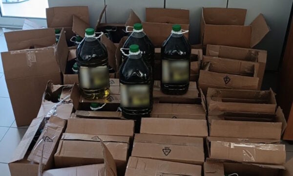 Φλώρινα: Συνελήφθη 55χρονος πριν διαθέσει 390 λίτρα ελαιόλαδο αμφιβόλου ποιότητας και άγνωστης προέλευσης