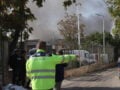 Αιγάλεω: Σε εξέλιξη η κατάσβεση της φωτιάς σε δύο βιοτεχνίες υφασμάτων – Απομακρύνονται κάτοικοι σε ακτίνα 400 μέτρων
