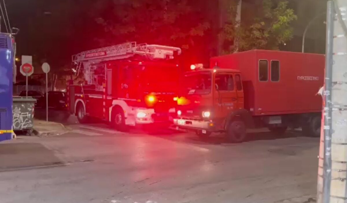 Ρέντη: Βίντεο από την αγωνιώδη διάσωση ενοίκων μετά από φωτιά σε διαμέρισμα – Ένας τραυματίας
