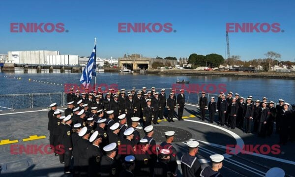 «Νέαρχος»: Η ελληνική σημαία κυματίζει στη δεύτερη φρεγάτα FDI Belharra στη Γαλλία