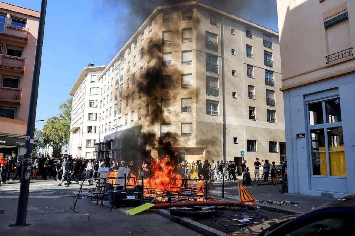 Γαλλία: Μαζικές κινητοποιήσεις μαθητών και αποκλεισμοί σχολείων – 6.100 συλλήψεις από την αρχή των διαδηλώσεων