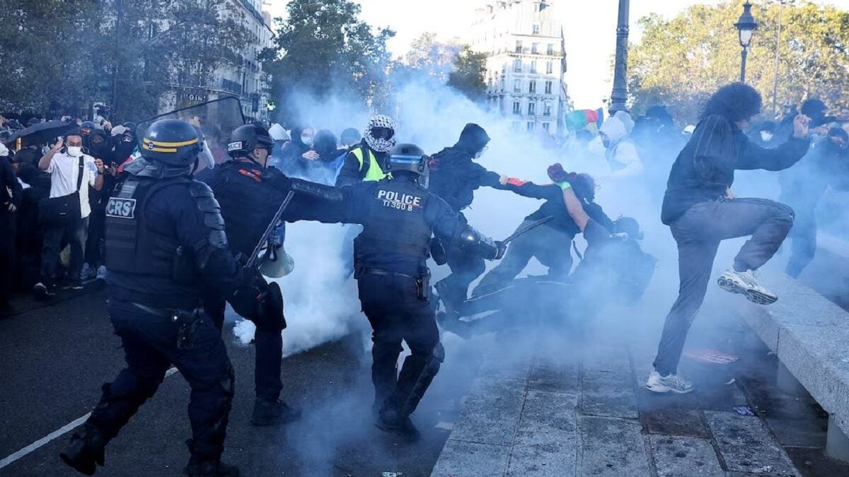 Γαλλία: 14χρονος υπέστη κάταγμα στη γνάθο από αστυνομικό δακρυγόνο – Οργή για τη βία στις μαθητικές διαδηλώσεις 3 Γαλλία: 14χρονος υπέστη κάταγμα στη γνάθο από αστυνομικό δακρυγόνο – Οργή για τη βία στις μαθητικές διαδηλώσεις