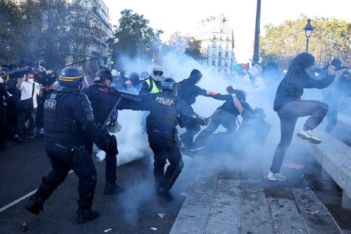 Γαλλία: 14χρονος υπέστη κάταγμα στη γνάθο από αστυνομικό δακρυγόνο – Οργή για τη βία στις μαθητικές διαδηλώσεις