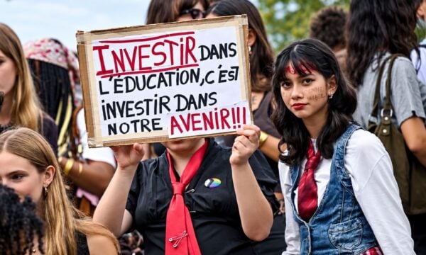 Γαλλία: Η μαθητική οργή δεν ξεπήδησε από τα οδοφράγματα – Τι τροφοδοτεί τη μεγαλύτερη έκρηξη στην εκπαίδευση εδώ και χρόνια