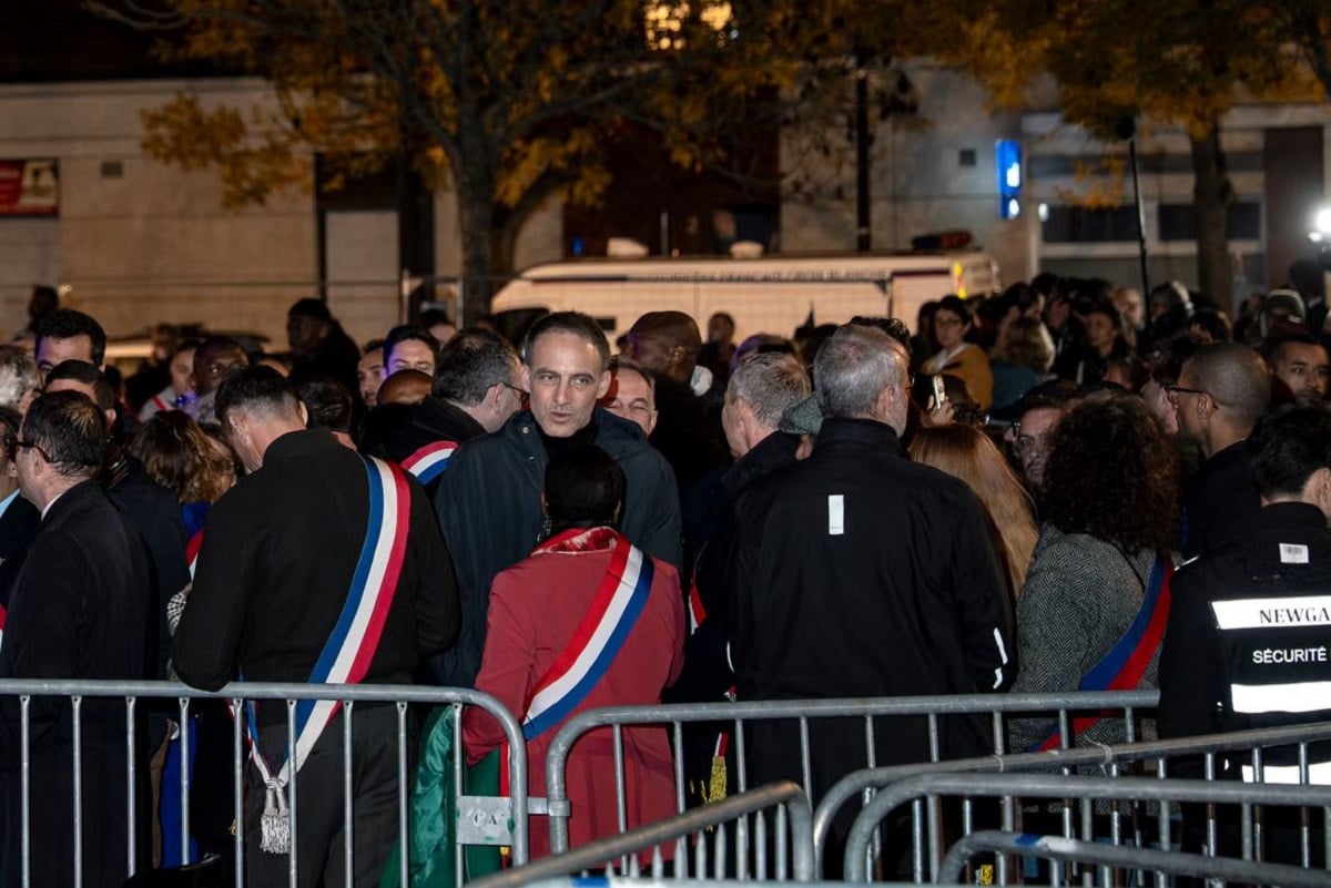 Η φονική επίθεση στην Τραπ ενώνει τη γαλλική Αριστερά – Η απουσία της κυβέρνησης και ο φόβος για την ακροδεξιά το 2027 14 Ο Ραφαέλ Γκλικσμάν συμμετέχει στη συγκέντρωση κατά του ρατσισμού στην Τραπ, στις 30 Οκτωβρίου 2026. (Φωτογραφία: Hervé Lequeux / Hans Lucas για τη Le Monde)