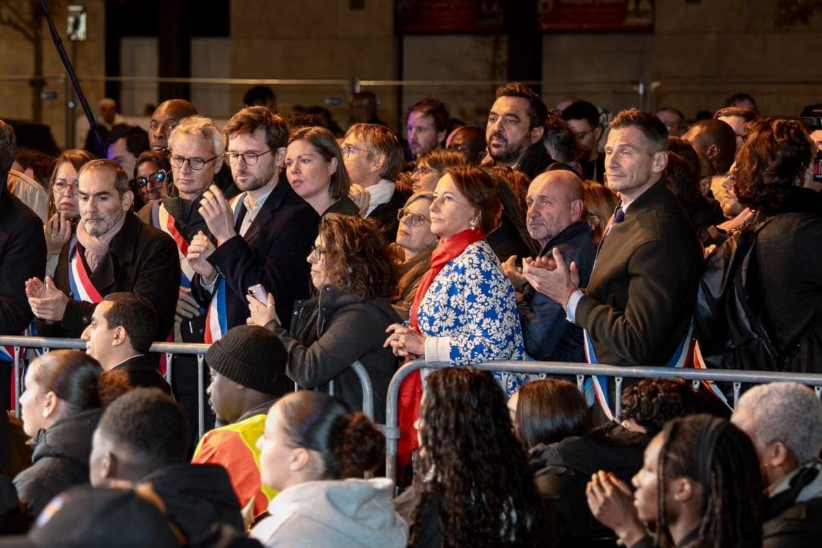Η φονική επίθεση στην Τραπ ενώνει τη γαλλική Αριστερά – Η απουσία της κυβέρνησης και ο φόβος για την ακροδεξιά το 2027 15 Η πρώην υπουργός Σεγκολέν Ρουαγιάλ (στο κέντρο) στη συγκέντρωση κατά του ρατσισμού στην Τραπ, στις 30 Οκτωβρίου 2026. (Φωτογραφία: Hervé Lequeux / Hans Lucas για τη Le Monde)