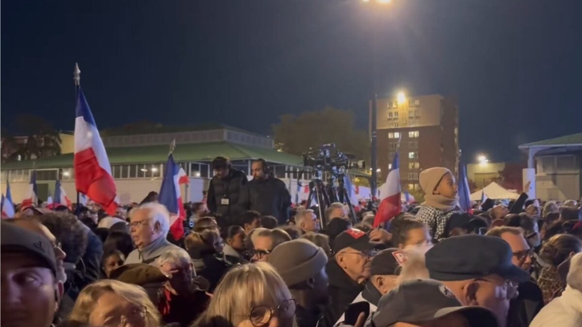Γαλλία: Χιλιάδες πολίτες σε συγκέντρωση κατά του ρατσισμού και της ισλαμοφοβίας μετά τη φονική επίθεση στην Τραπ 1 Γαλλία: Χιλιάδες πολίτες σε συγκέντρωση κατά του ρατσισμού και της ισλαμοφοβίας μετά τη φονική επίθεση στην Τραπ