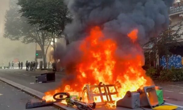 Γαλλία: Κλιμακώνονται οι μαθητικές κινητοποιήσεις – Διευθυντής σχολείου δέχθηκε επίθεση με βενζίνη, έκαψαν πυροσβεστικό όχημα