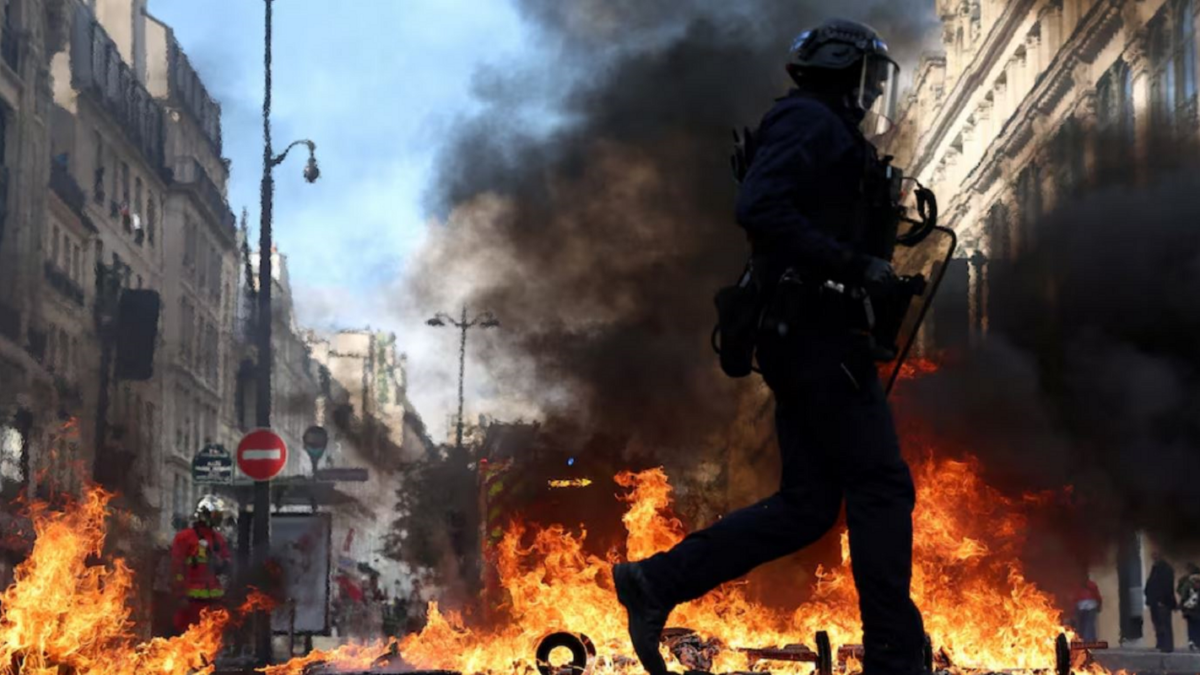 Γαλλία: Επεισόδια από το Παρίσι έως τη Μασσαλία και τη Λυών – 1.200 συλλήψεις και 150 τραυματίες αστυνομικοί 2 Γαλλία: Επεισόδια από το Παρίσι έως τη Μασσαλία και τη Λυών – 1.200 συλλήψεις και 150 τραυματίες αστυνομικοί