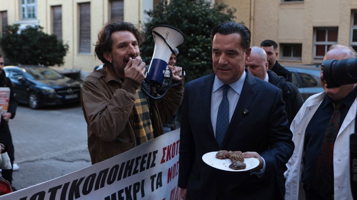Πάρος: Ο Γεωργιάδης στα εγκαίνια του ανακαινισμένου Κέντρου Υγείας – «Το παρέλαβα χρέπι, το έκανα καινούργιο, αλλά η φασαρία από τη συμμορία της μιζέριας συνεχίζεται» 1 Πάρος: Ο Γεωργιάδης στα εγκαίνια του ανακαινισμένου Κέντρου Υγείας – «Το παρέλαβα χρέπι, το έκανα καινούργιο, αλλά η φασαρία από τη συμμορία της μιζέριας συνεχίζεται»
