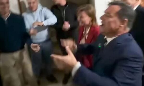 Άδωνις Γεωργιάδης: Στα Ιωάννινα χοροπηδούσε φωνάζοντας «Και Α και ΟΥ και ΔΑΠ ΝΔΦΚ» (Βίντεο)