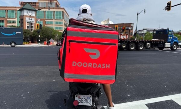 DoorDash: Συζητά την εξαγορά της Instacart σε συμφωνία 17 δισ. δολαρίων, σύμφωνα με το Reuters