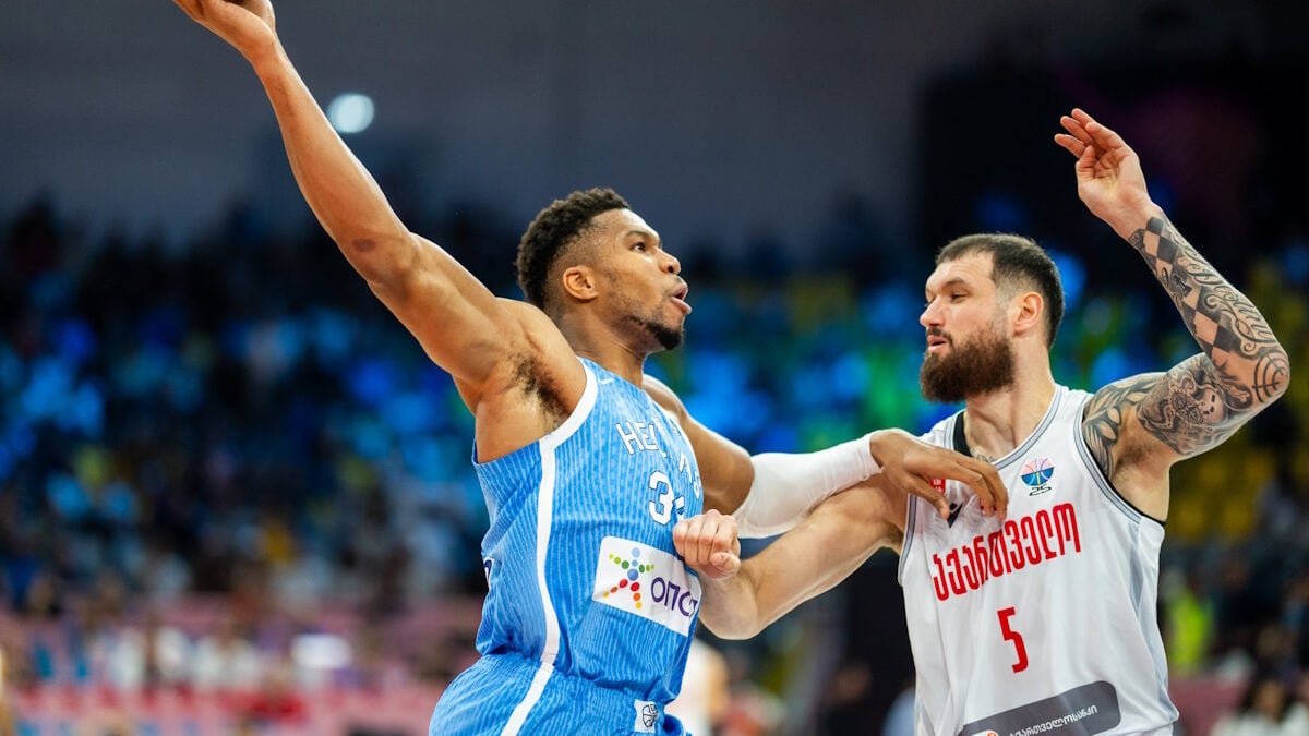 Ο Γιάννης Αντετοκούνμπο ξετρέλανε το NBA: «πέταξε» και κάρφωσε πάνω από τον Ντάνιελ Γκάφορντ 1 Ο Γιάννης Αντετοκούνμπο ξετρέλανε το NBA: «πέταξε» και κάρφωσε πάνω από τον Ντάνιελ Γκάφορντ