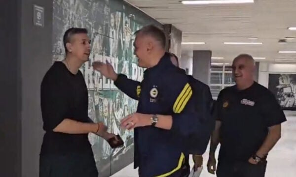 Telekom Center Athens: Ο Γιασικεβίτσιους αγκάλιασε τον Διαμαντίδη ενόψει του Παναθηναϊκός – Φενέρμπαχτσε