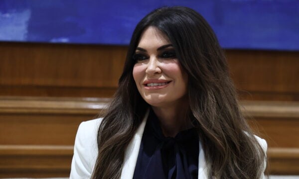 Associated Press: Τραμπ και Ρούμπιο εξετάζουν την αποπομπή της Κίμπερλι Γκίλφοϊλ από την πρεσβεία των ΗΠΑ στην Αθήνα