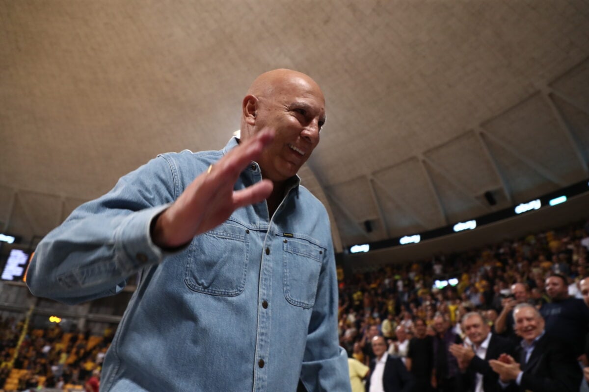 Άρης: Αποθέωση για Νίκο Γκάλη και Ρίτσαρντ Σιάο στο Αλεξάνδρειο πριν από το ματς με την Μπούργος