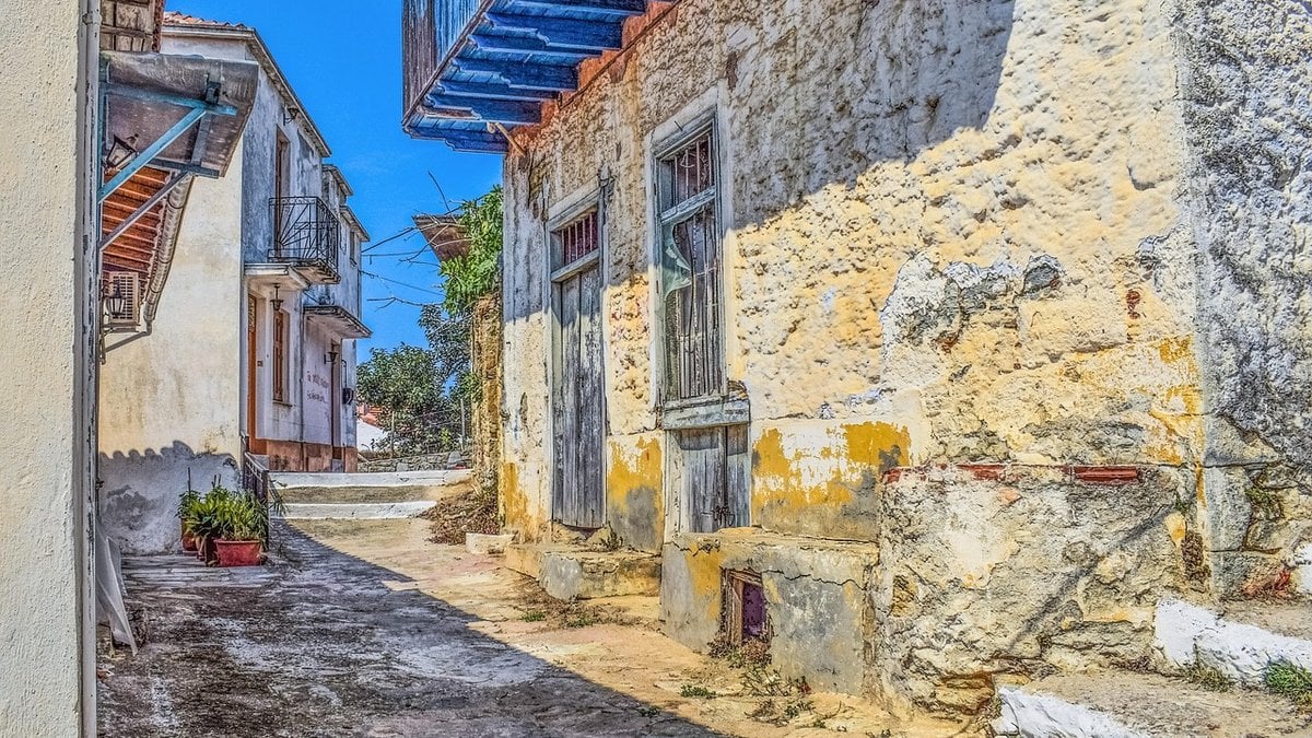 Γλώσσα Σκοπέλου: Γιατί λέγεται έτσι το χωριό πάνω από το Λουτράκι;