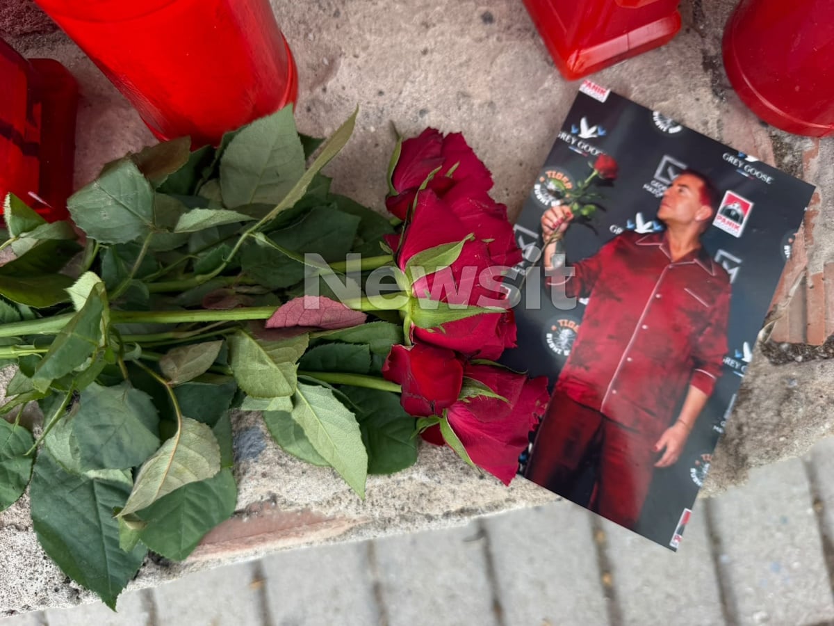 Θεσσαλονίκη: Θαυμαστές του Γιώργου Μαζωνάκη αφήνουν λουλούδια, γράμματα και καντηλάκια στο γκράφιτί του 21 Μαζωνάκης