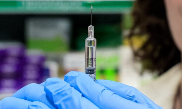 Αντιγριπικά εμβόλια: Στα φαρμακεία βρίσκεται ήδη το 30% των διαθέσιμων δόσεων