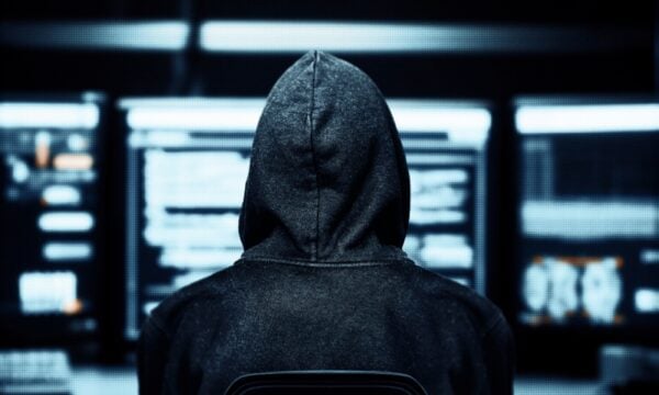 KillSec: Στο επίκεντρο ο 18χρονος προγραμματιστής στην Αθήνα – Το USB με συνομιλίες και τα ευρήματα στο σπίτι του
