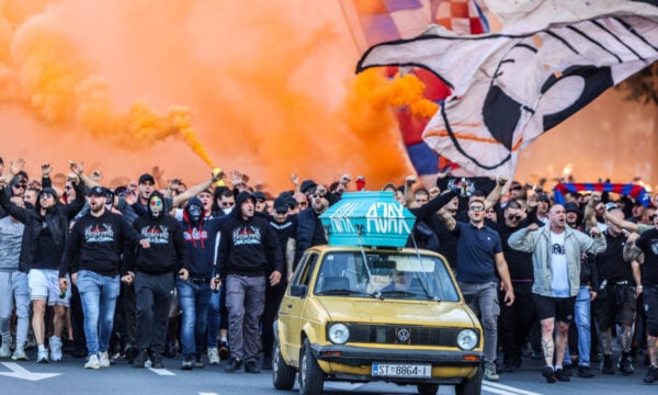 Κροατία: Οι οπαδοί της Χάιντουκ Σπλιτ με φέρετρο και ναζιστικά συνθήματα πριν από τον Άγιαξ