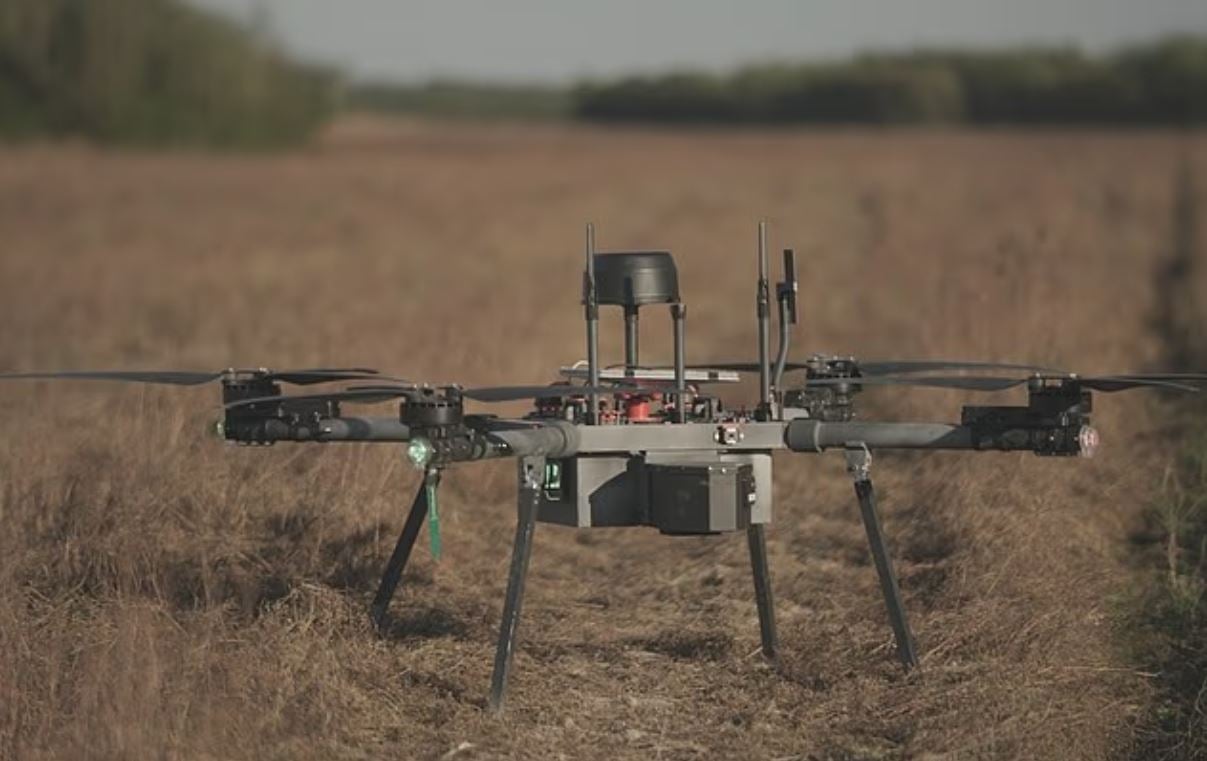 Ουκρανία: Ιστορική πρωτιά με drone που διέσωσε τραυματισμένο στρατιώτη σηκώνοντάς τον στον αέρα – ΒΙΝΤΕΟ 10 Ουκρανία: Ιστορική πρωτιά με drone που διέσωσε τραυματισμένο στρατιώτη σηκώνοντάς τον στον αέρα – ΒΙΝΤΕΟ