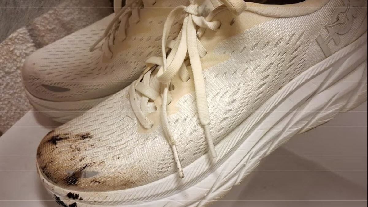 Φινλανδία: Δήμος θα αποζημιώσει γυναίκα με 110 ευρώ επειδή η άσφαλτος κατέστρεψε τα αθλητικά της 3 Φινλανδία: Δήμος θα αποζημιώσει γυναίκα με 110 ευρώ επειδή η άσφαλτος κατέστρεψε τα αθλητικά της