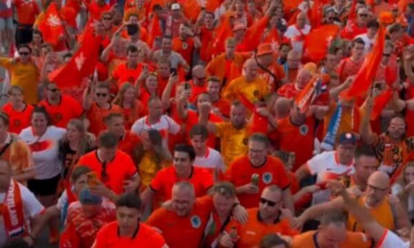 Θεσσαλονίκη: Οι οπαδοί της Ολλανδίας δημιούργησαν «ατμόσφαιρα» πριν από το ματς με την Ελλάδα στο Nations League