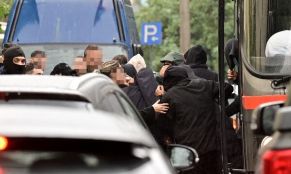 «Xωριάτικο»: Ο Άγγελος Γιαννακόπουλος και οι άλλοι 58 συλληφθέντες στην Ευελπίδων για την απολογία τους