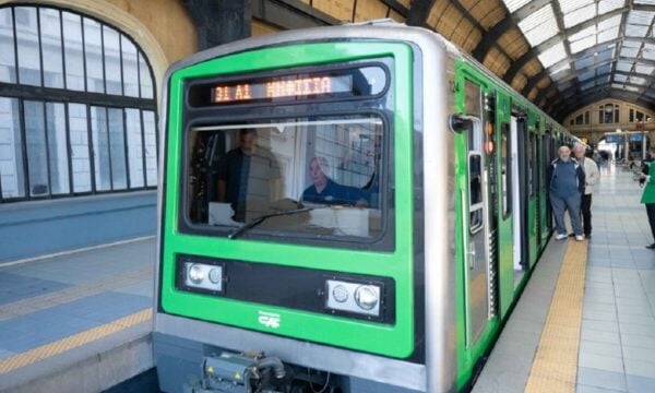 ΗΣΑΠ: Κυκλοφόρησε ο πρώτος πλήρως ανακατασκευασμένος συρμός – Οι αλλαγές για τους επιβάτες